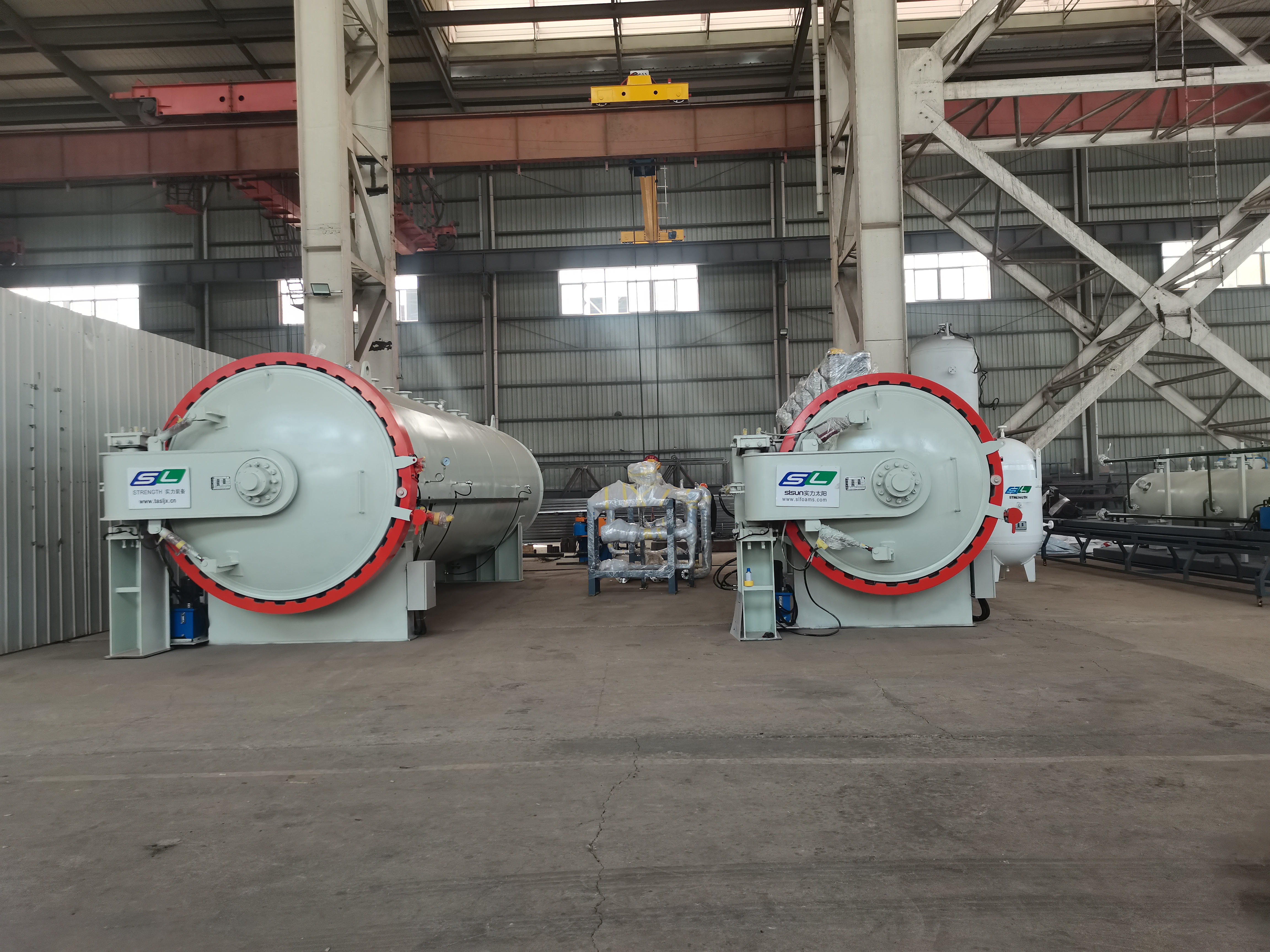 DN2000、DN2400兩臺新材料熱壓罐發(fā)往江蘇